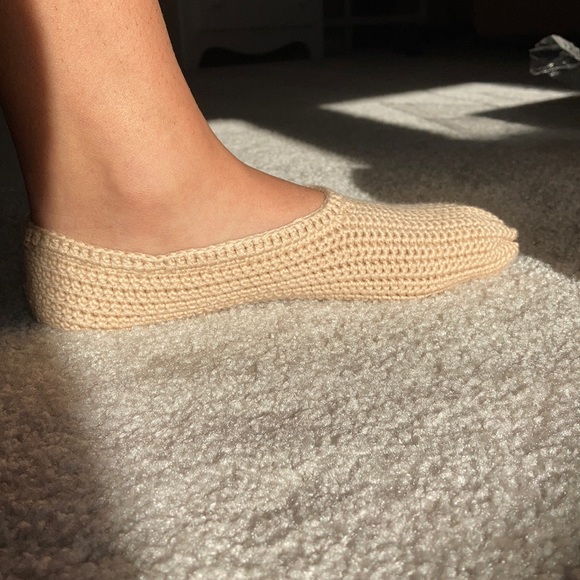 handmade crochet beige socks / slippers - Picture 2 of 3